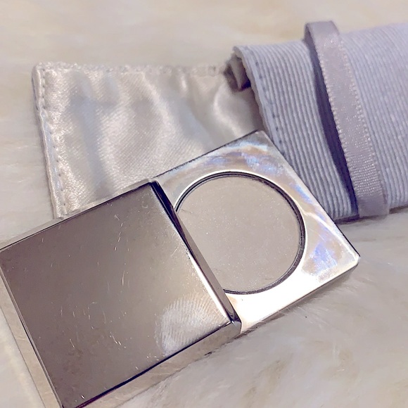 Rare Collectable:Calvin Klein “ETERNITY”
CK Powder Perfume+Satin Pouch NETwt 2g - Picture 2 of 11